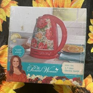 NEW The Pioneer Woman Electric Kettle Red “Vintage Floral” Design
